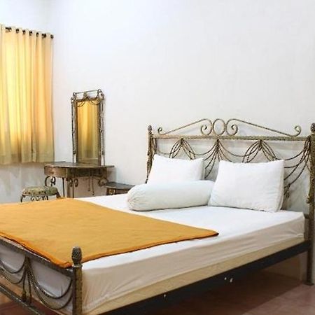 Ruang Tidur At Dpalma Bogor Hotel Buitenkant foto