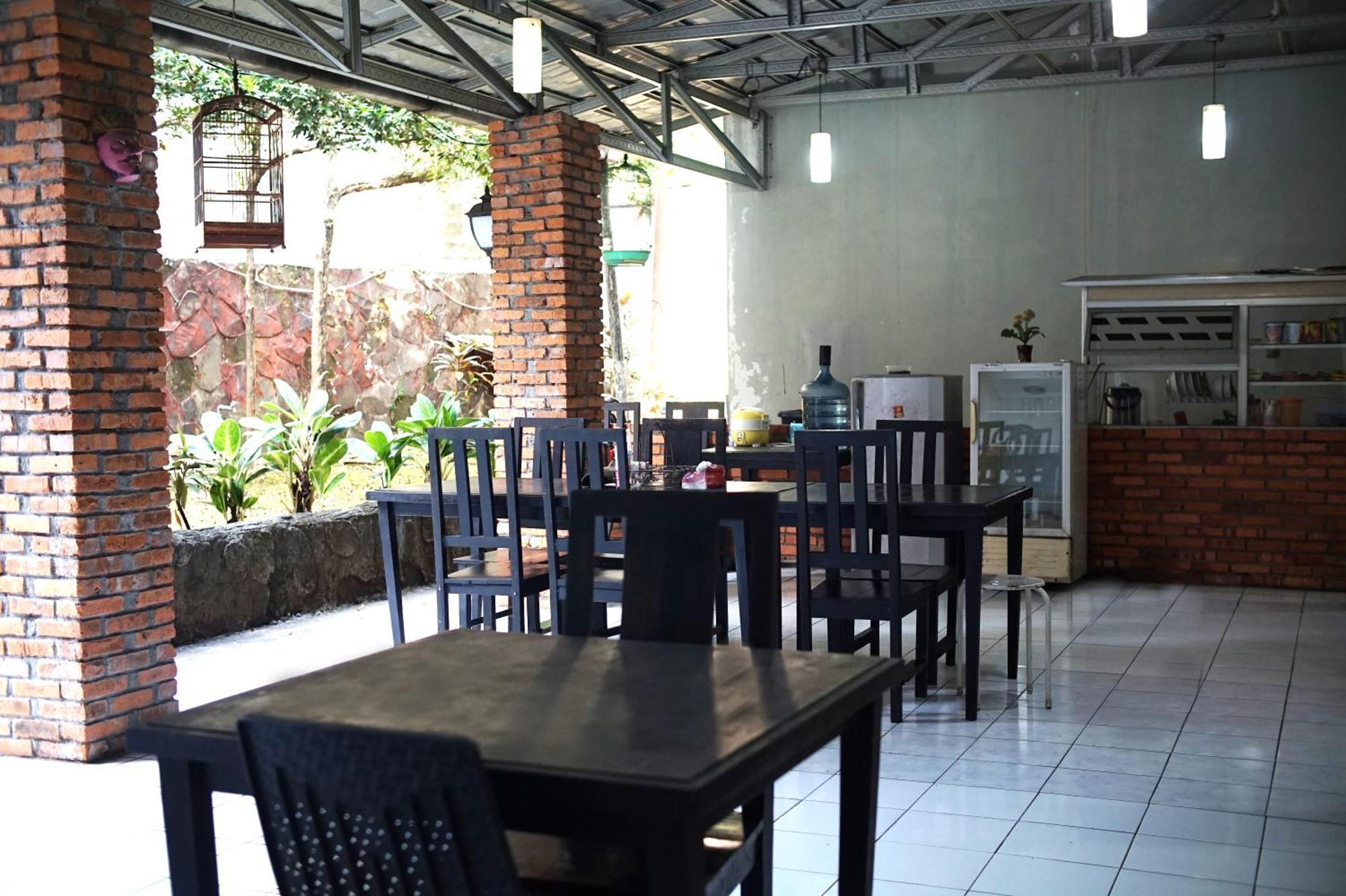 Ruang Tidur At Dpalma Bogor Hotel Buitenkant foto